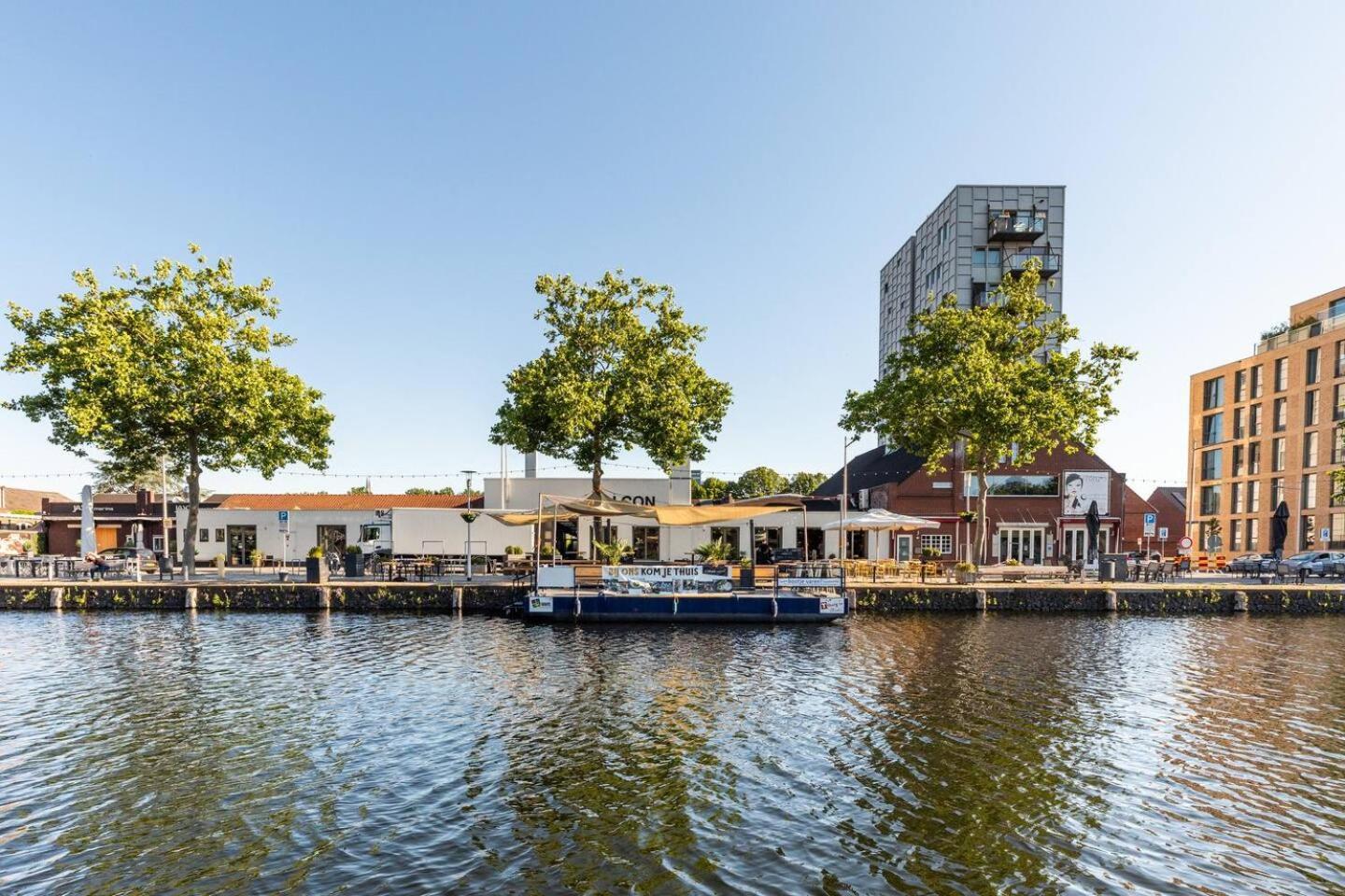 Xxl Loft With Bath Located Stadsvilla Tilburg Zewnętrze zdjęcie