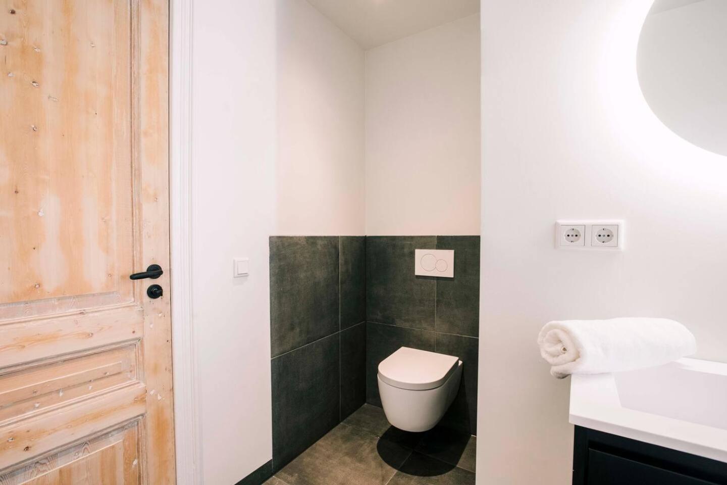 Xxl Loft With Bath Located Stadsvilla Tilburg Zewnętrze zdjęcie