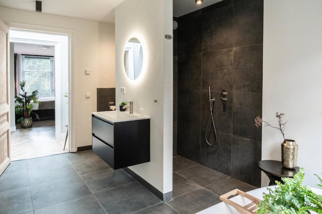 Xxl Loft With Bath Located Stadsvilla Tilburg Zewnętrze zdjęcie