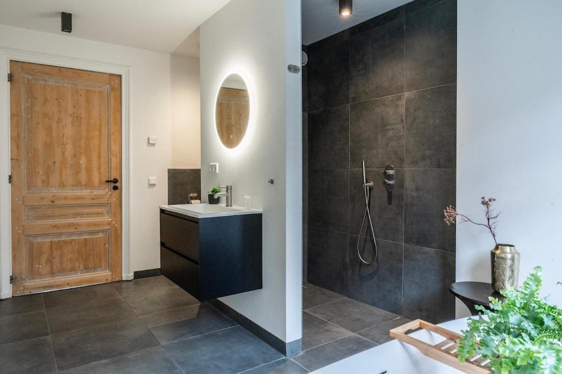 Xxl Loft With Bath Located Stadsvilla Tilburg Zewnętrze zdjęcie