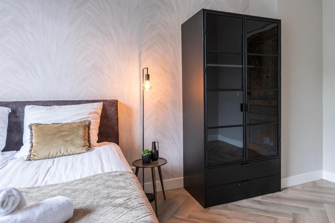Xxl Loft With Bath Located Stadsvilla Tilburg Zewnętrze zdjęcie