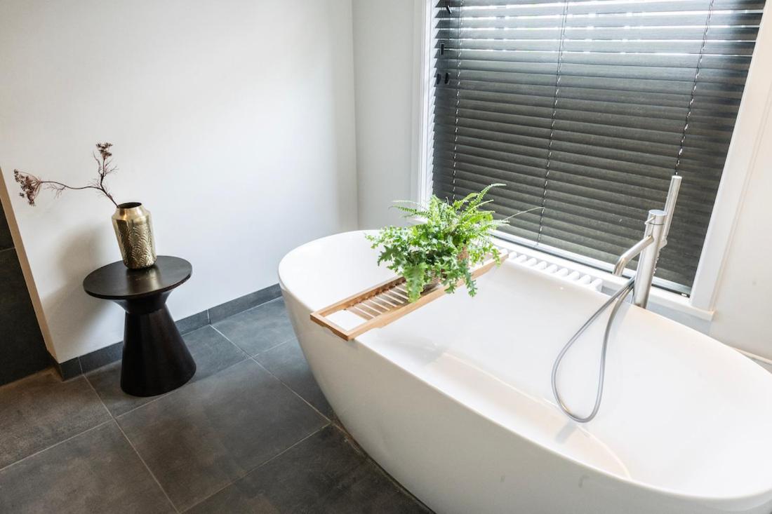 Xxl Loft With Bath Located Stadsvilla Tilburg Zewnętrze zdjęcie